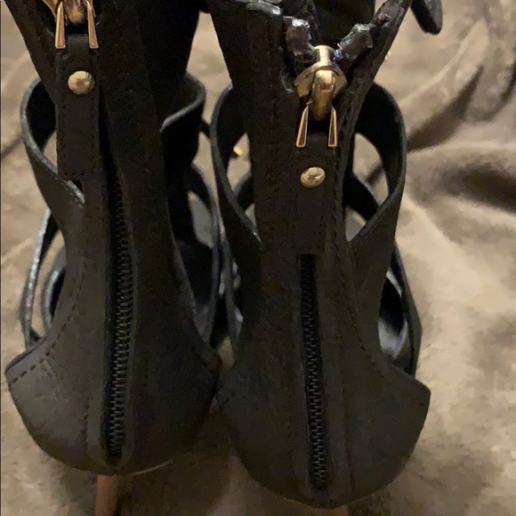 LOUIS VUITTON

Corfu Lace Up Sandals - Picture 6 of 7